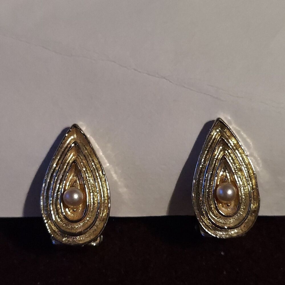 Coro Teardrop Goldtone Clip-on Earrings 1"